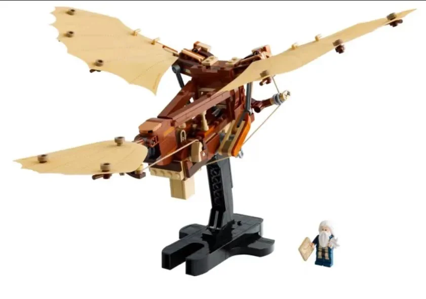 LEGO cons Da Vinci's Flying Machine set