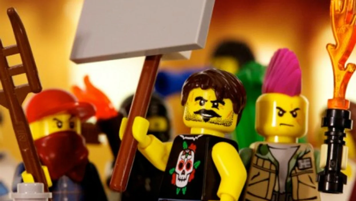 LEGO Minifigures Rioting