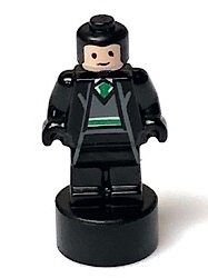 LEGO Slytherin Student Statuette / Trophy #3, Light Nougat Face minifigure