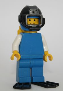 LEGO Plain Blue Torso with White Arms, Blue Legs, Blue Helmet, Black Underwater Visor, Yellow Air Tanks, Black Flippers - Diver minifigure