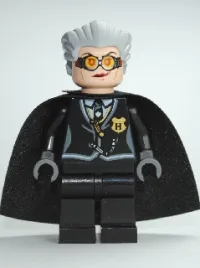 LEGO Madame Hooch, Light Nougat Head minifigure