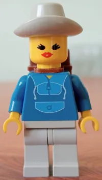 LEGO Jogging Suit, Light Gray Legs, Light Gray Cowboy Hat, Backpack, Open Mouth minifigure
