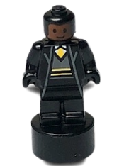 LEGO Hufflepuff Student Statuette / Trophy #2, Reddish Brown Face minifigure