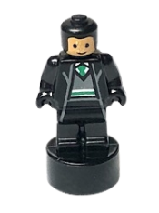 LEGO Slytherin Student Statuette / Trophy #1, Nougat Face minifigure