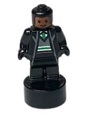 LEGO Slytherin Student Statuette / Trophy #2, Reddish Brown Face minifigure