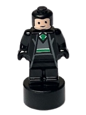 LEGO Slytherin Student Statuette / Trophy #3, Light Nougat Face minifigure