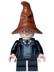 LEGO Harry Potter - Hogwarts Robe, Black Tie and Short Legs, Reddish Brown Sorting Hat minifigure