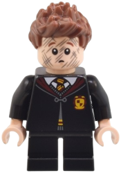 LEGO Seamus Finnigan - Gryffindor Robe Clasped, Black Short Legs minifigure