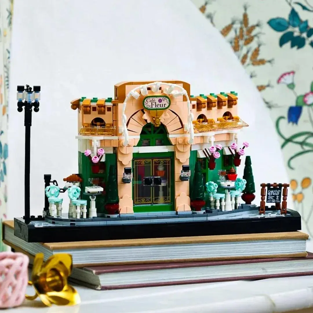 LEGO Icons Microscale Parisian Restaurant set