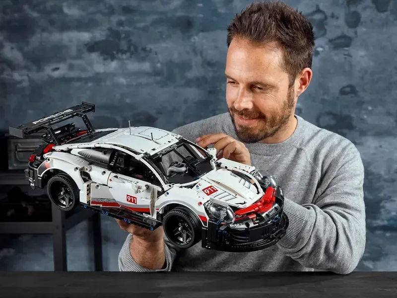 LEGO Technic Porsche 911 RSR set