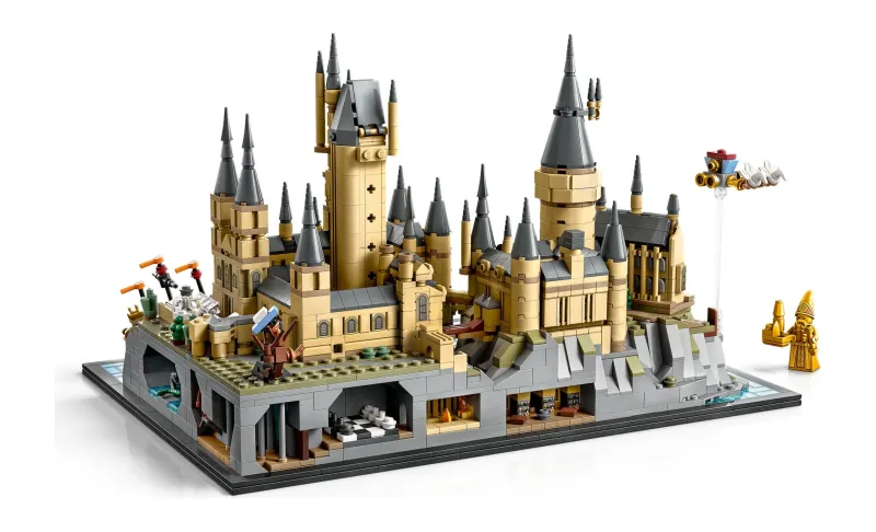 LEGO Hogwarts Castle and Grounds set
