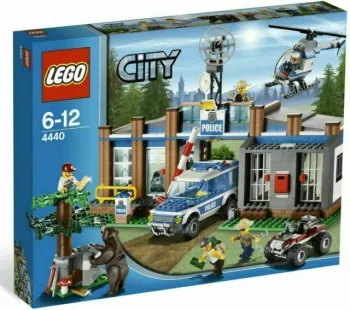 LEGO Forest Police Station set